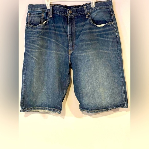 Levi's Other - 𝅺Great condition men’s size 40 Levi’s 569 shorts
